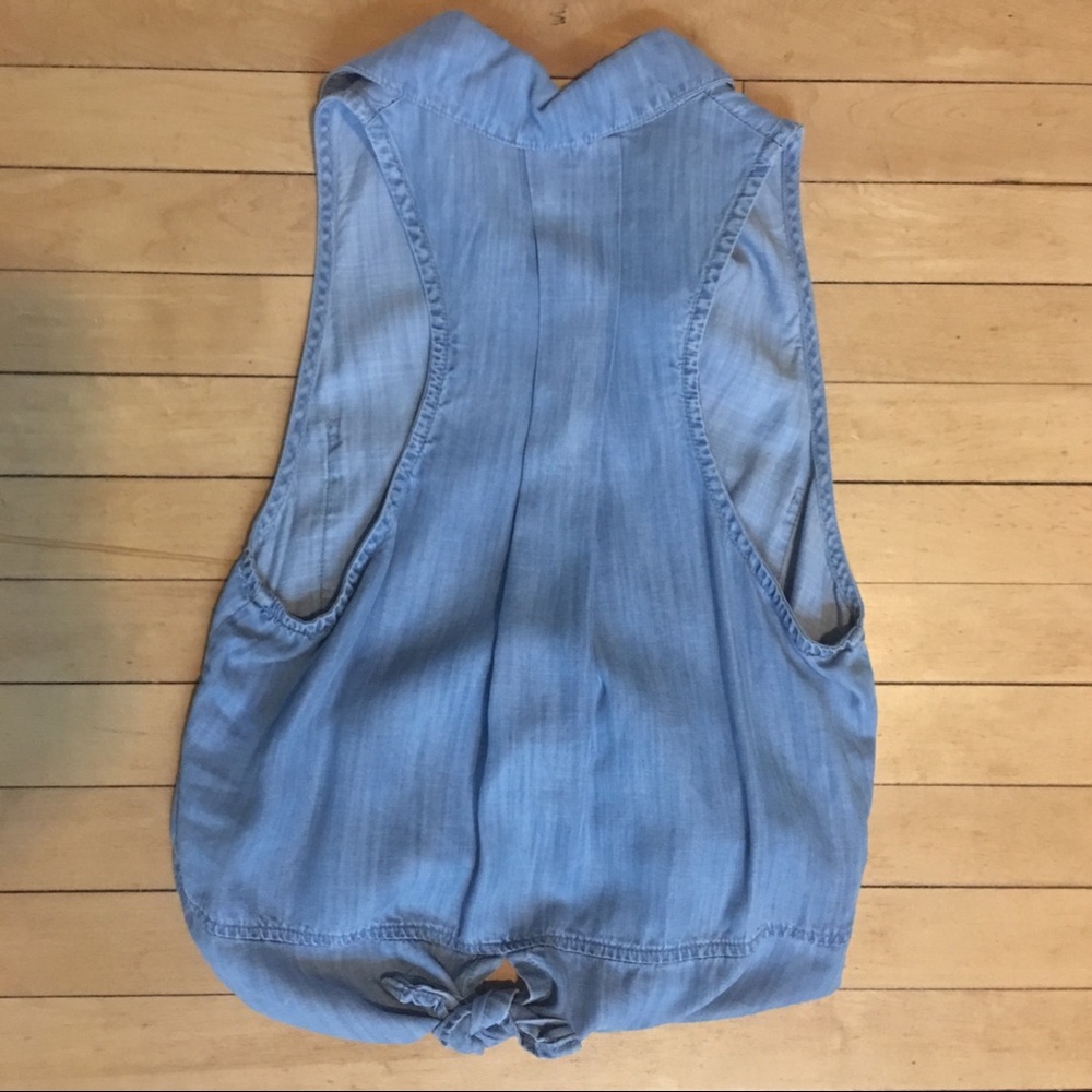 Cloth & Stone sleeveless button up w/ back slit